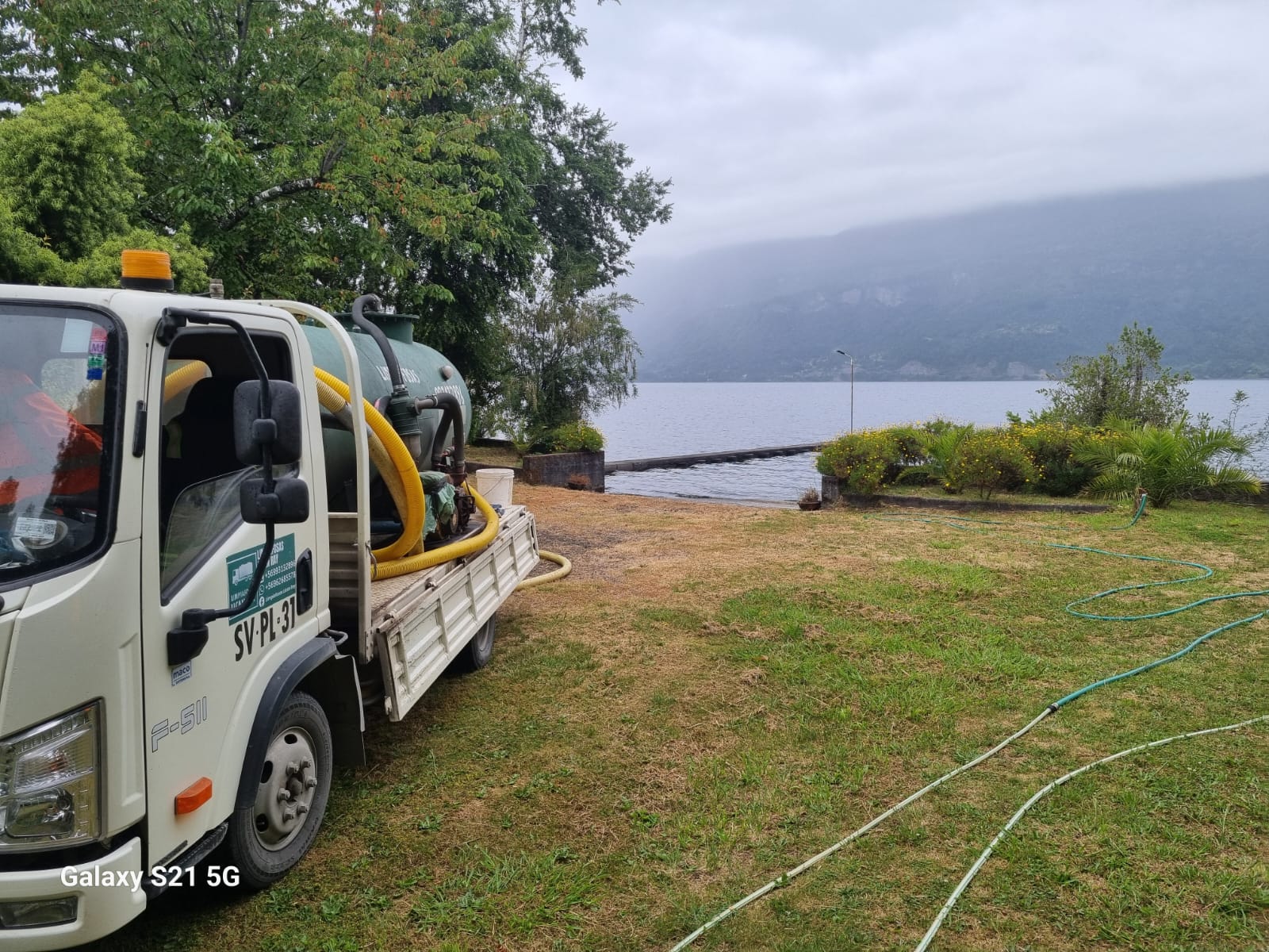 Camión de Limpiafosas Licanray en terreno